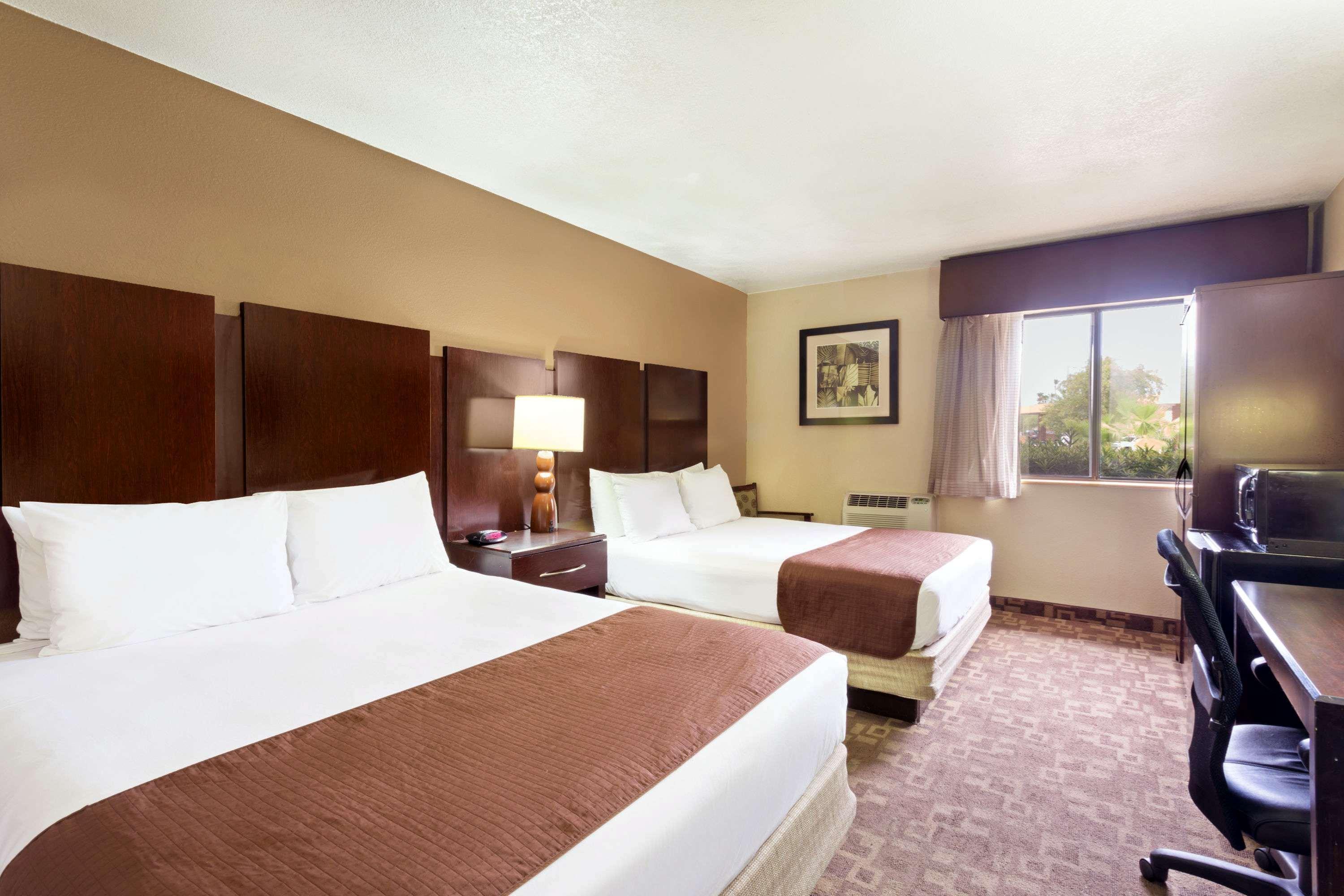 Super 8 By Wyndham Chandler Phoenix Bagian luar foto