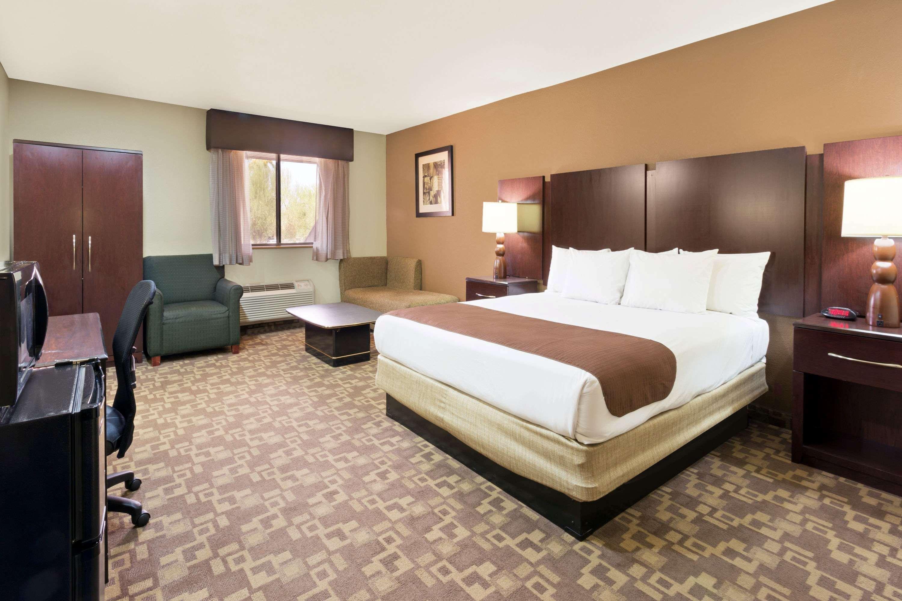 Super 8 By Wyndham Chandler Phoenix Bagian luar foto