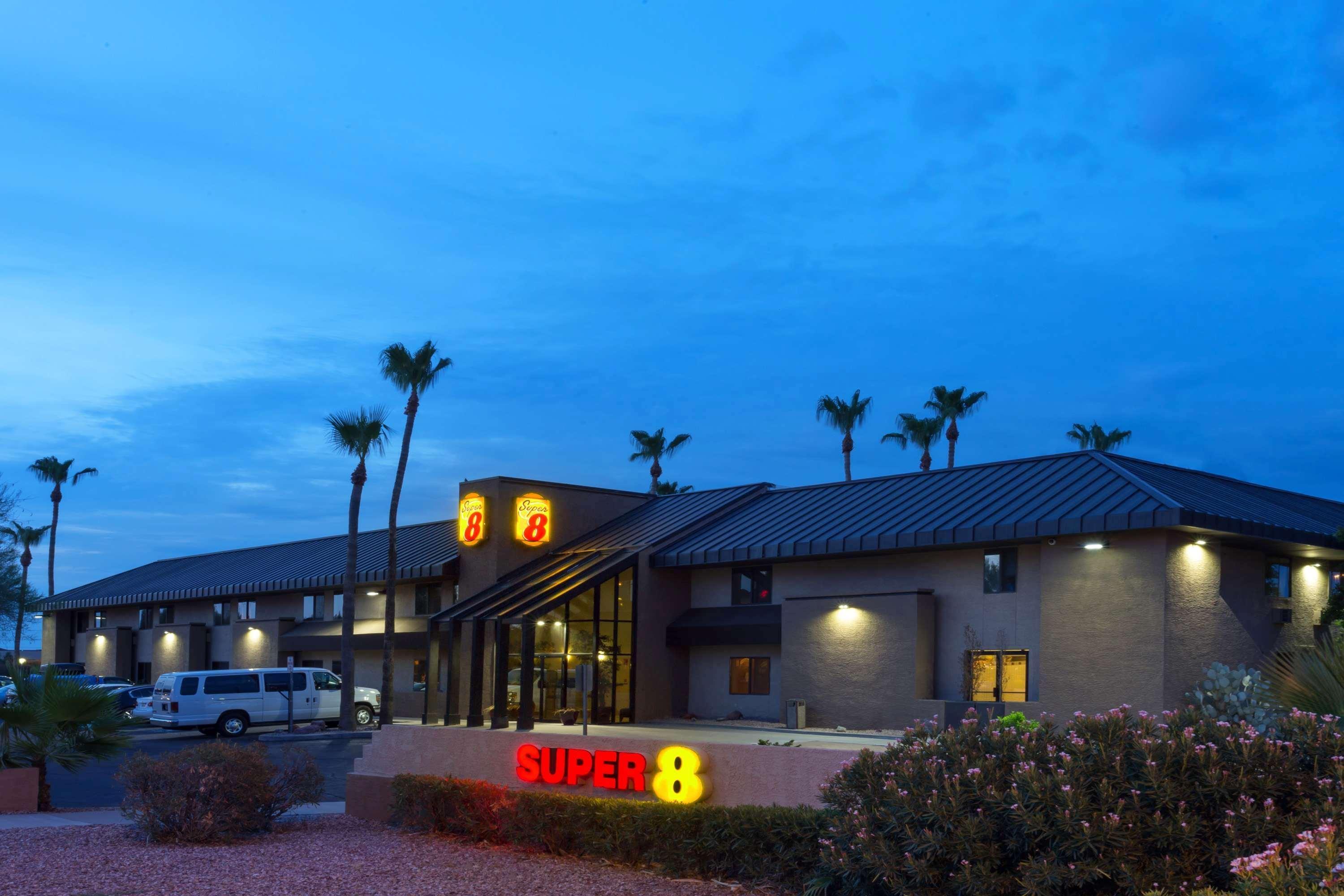 Super 8 By Wyndham Chandler Phoenix Bagian luar foto